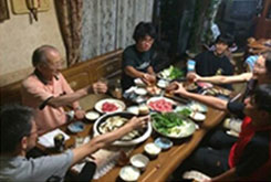 中國(guó)高中生在Homestay家庭受到熱情款待